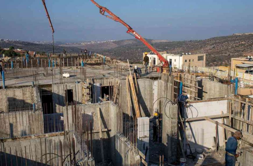 As US advances Israeli settlement plan, other Jews in East Jerusalem threaten to block peace deal