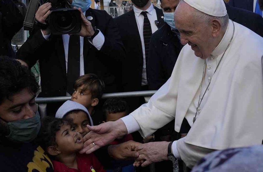 Pope Francis arrives in Greece, to highlight migrants’ plight