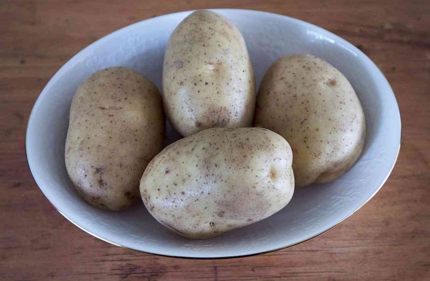 Officials from United States and Canada to meet over new potato ban