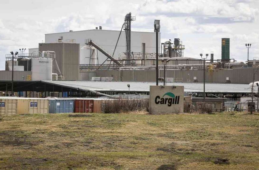 Canadian beef plant workers vote in favour of new deal
