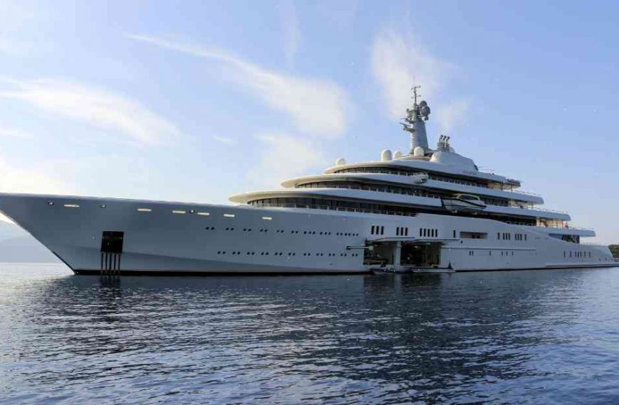 The world’s largest superyachts, photos of where they’re built and where they’re going